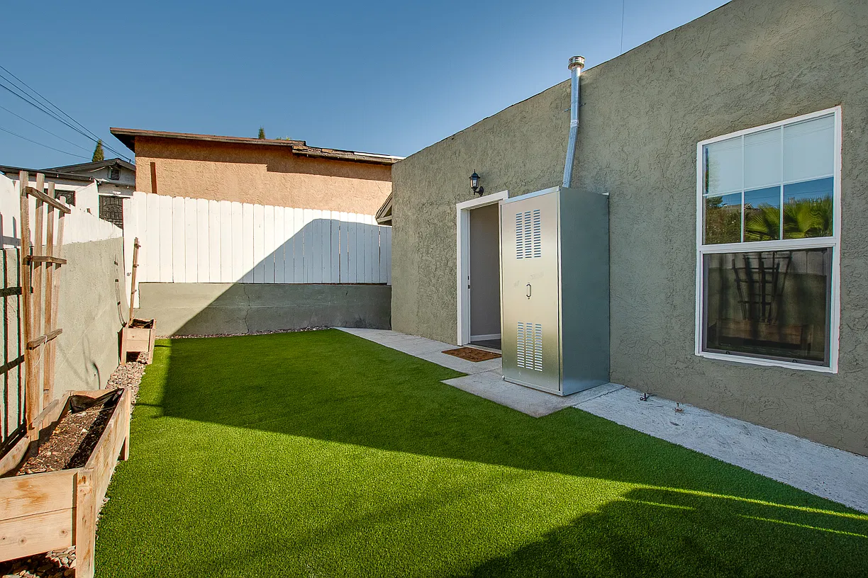 3 bed, 1052 sqft, $3,500 — Photo 1