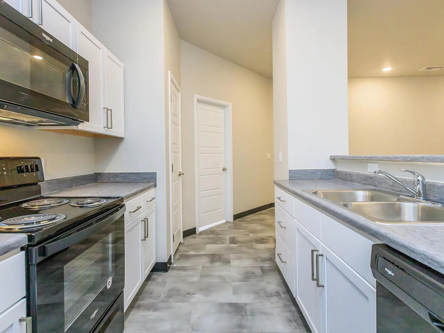 Metro Tower Lofts — Photo 2