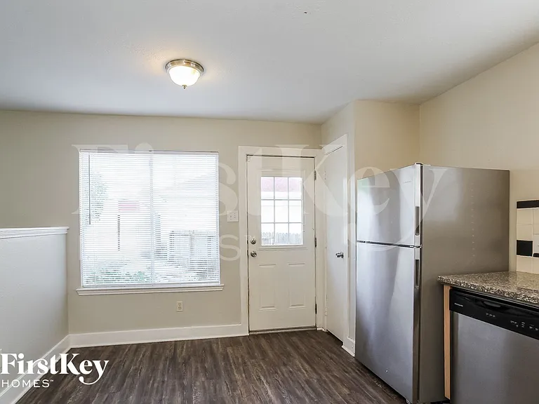 19214 Spruce Bough Ln — Photo 4