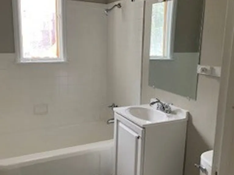 406 W Buell Ave — Photo 3