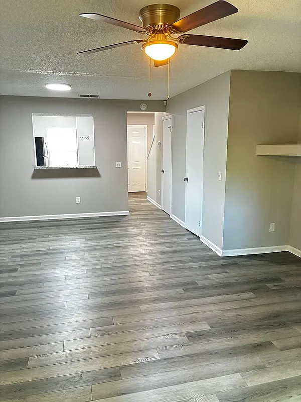 2 bed, 1.5 bath, 1185 sqft, $1,200 — Photo 4