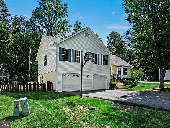 3rd image of 10 Darbywood Ct