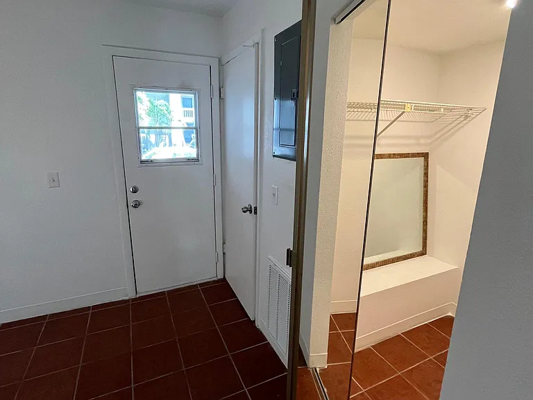 4914 W Gandy Blvd #F103 — Photo 11
