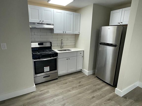 5th image of 114 Washington St #1B