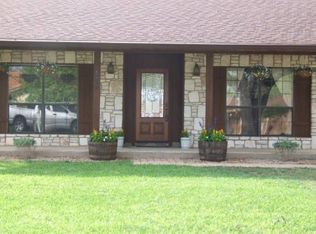 415 Meadow Ridge Dr, Kerrville, TX 78028