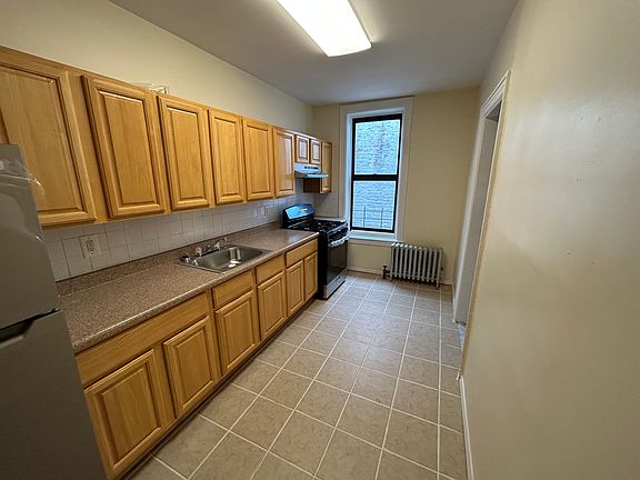 4th image of 2619 Bedford Ave APT 4C