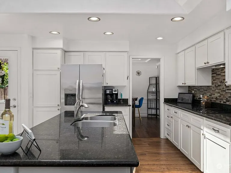 9517 S 204th Pl — Photo 3