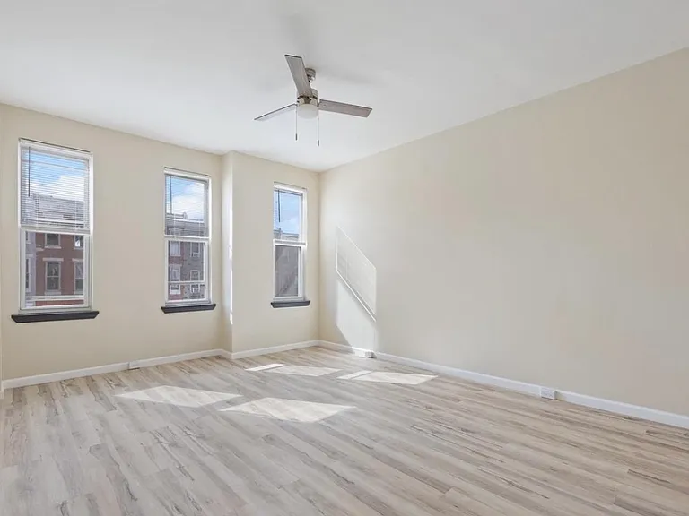 2108 W Baltimore St — Photo 14
