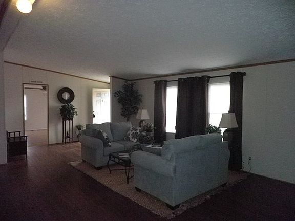 4th image of 403 Pleasant Pines Dr