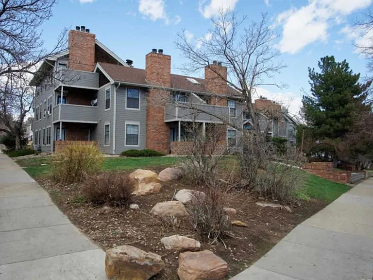 1405 Broadway St #208 — Photo 1