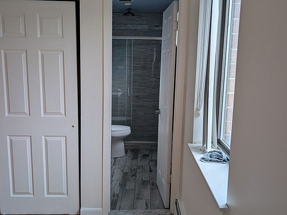 3rd image of 5536 N Spaulding Ave #2