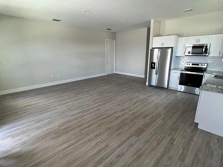 522 Jasmine St — Photo 3