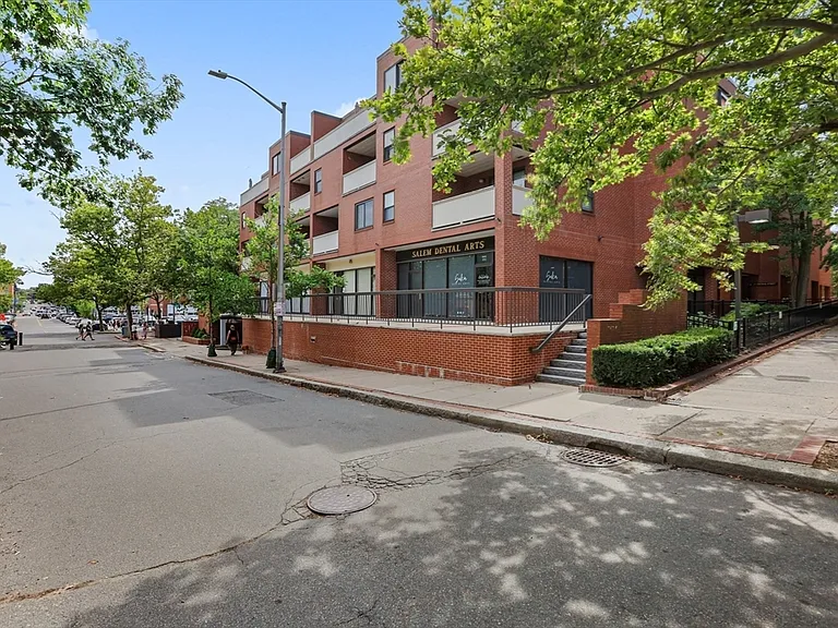 20 Central St #306 — Photo 2
