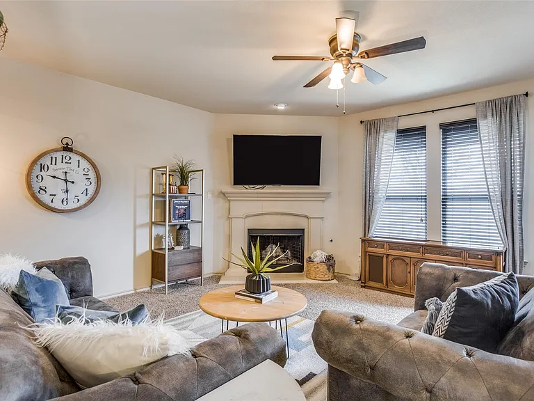 4701 Green River Dr — Photo 9