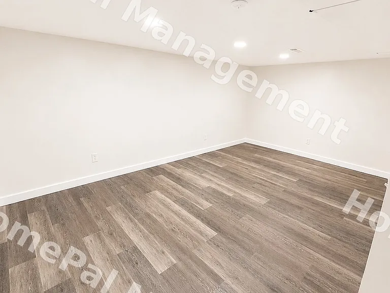 2416 Fowler Ave — Photo 13