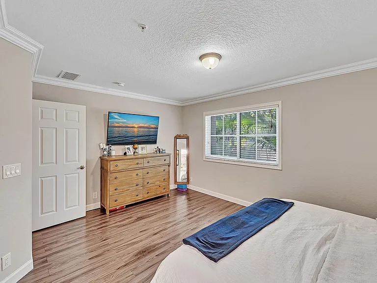 323 Bayfront Dr — Photo 37