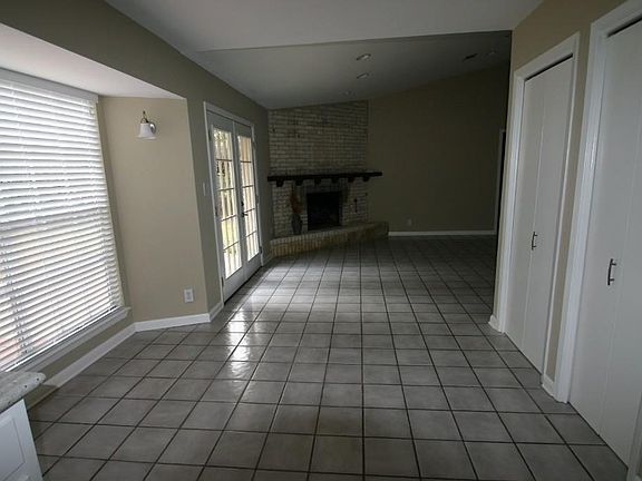 4th image of 2300 Laramie Trl