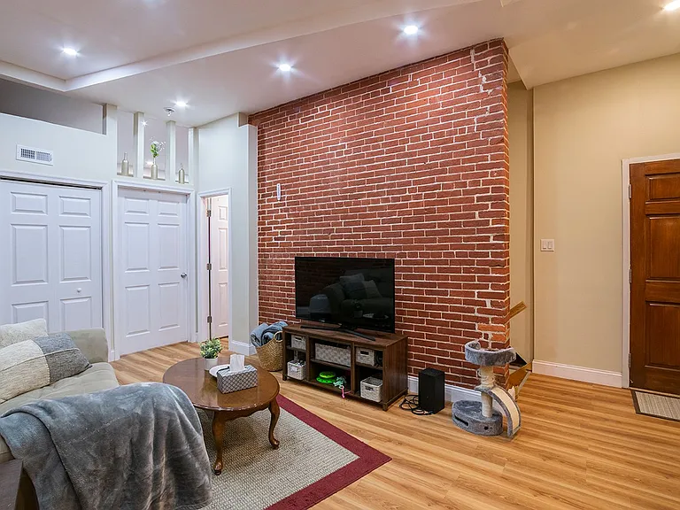 1122 E Passyunk Ave — Photo 10