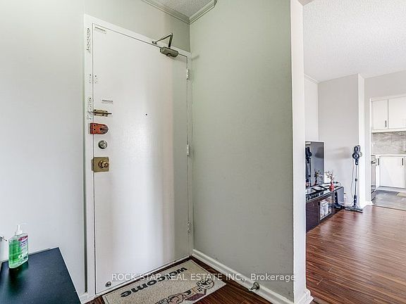 4th image of 10 Sunny Glenway #708