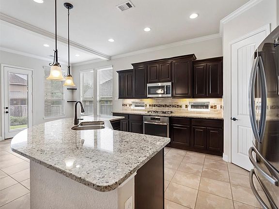 5th image of 22 Estherwood Pl
