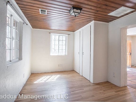 4th image of 902 Edith Blvd NE