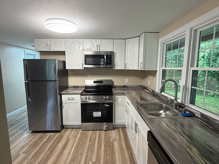 72 Berlin Ave — Photo 1