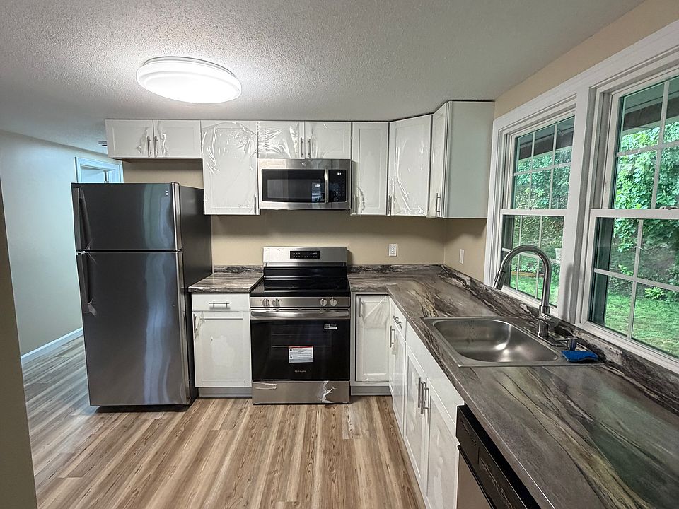 1st image of 72 Berlin Ave