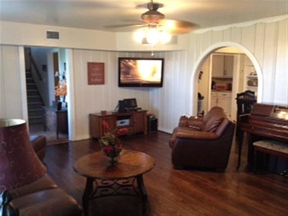 4th image of 916 Neches Dr