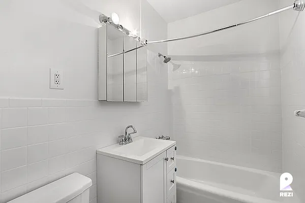 Rented by REZI | media 16