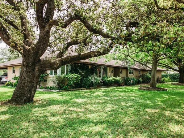 1188 E Oak St, La Grange, TX 78945