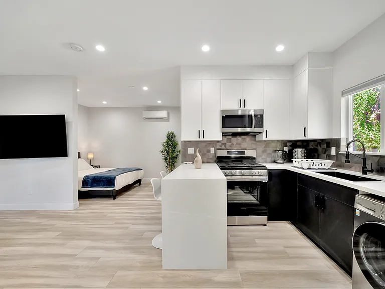 5565 Ostin Ave — Photo 68