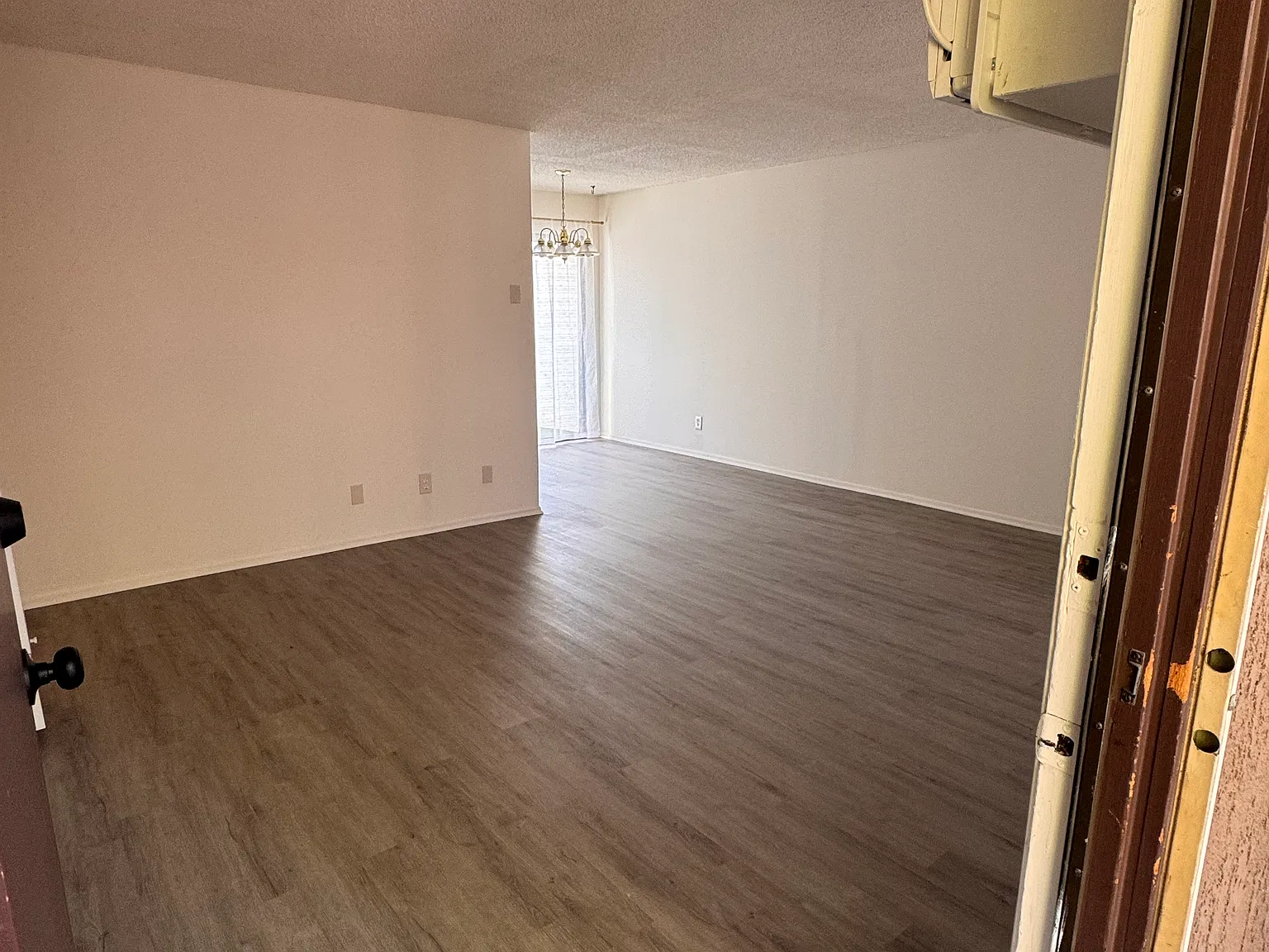 2 bed, 990 sqft, $2,300 — Photo 2