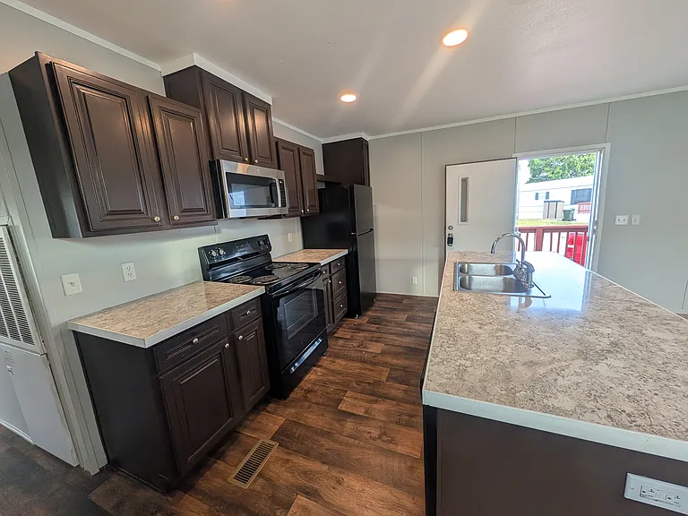 123 Elm Leaf Ln — Photo 4