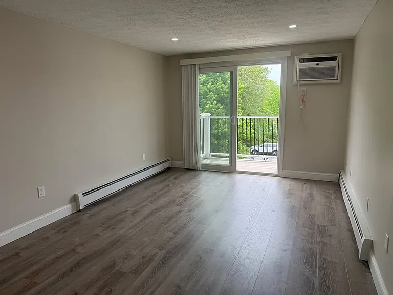 Pondsview Apartments — Photo 176