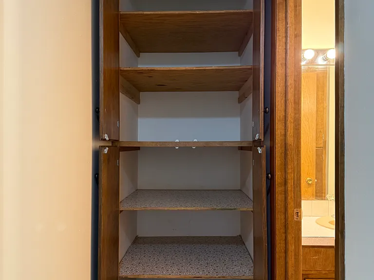 Cottonwood Apartments — Photo 12