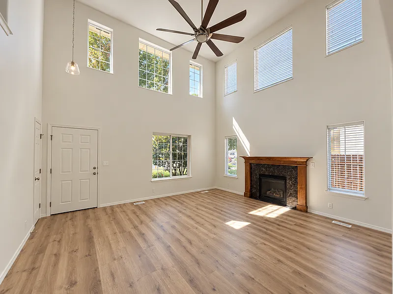 4 bed, 2.5 bath, 2663 sqft, $2,750 — Photo 2