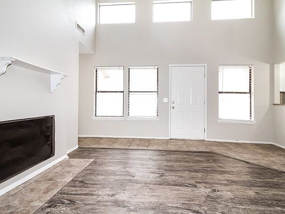 4th image of 1905 Oakhurst Ave