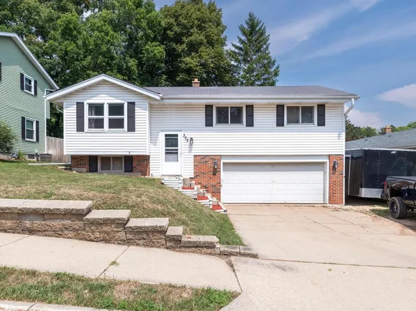 302 Elm AVENUE, Slinger, WI 53086