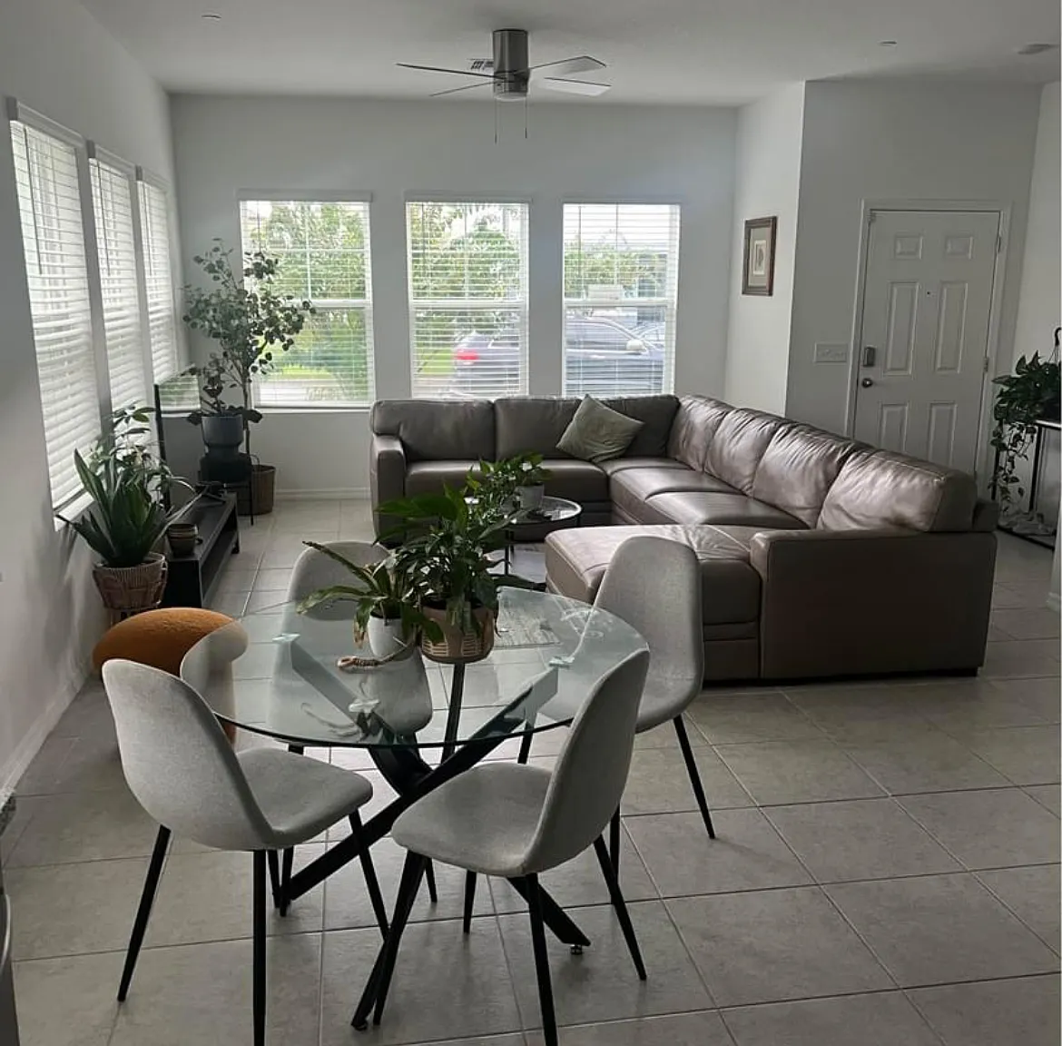 3 bed, 2.5 bath, 1546 sqft, $900 — Photo 2