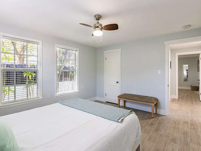 3505 Almeria Ave — Photo 21