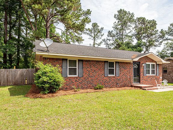 2nd image of 111 Fripp Ln