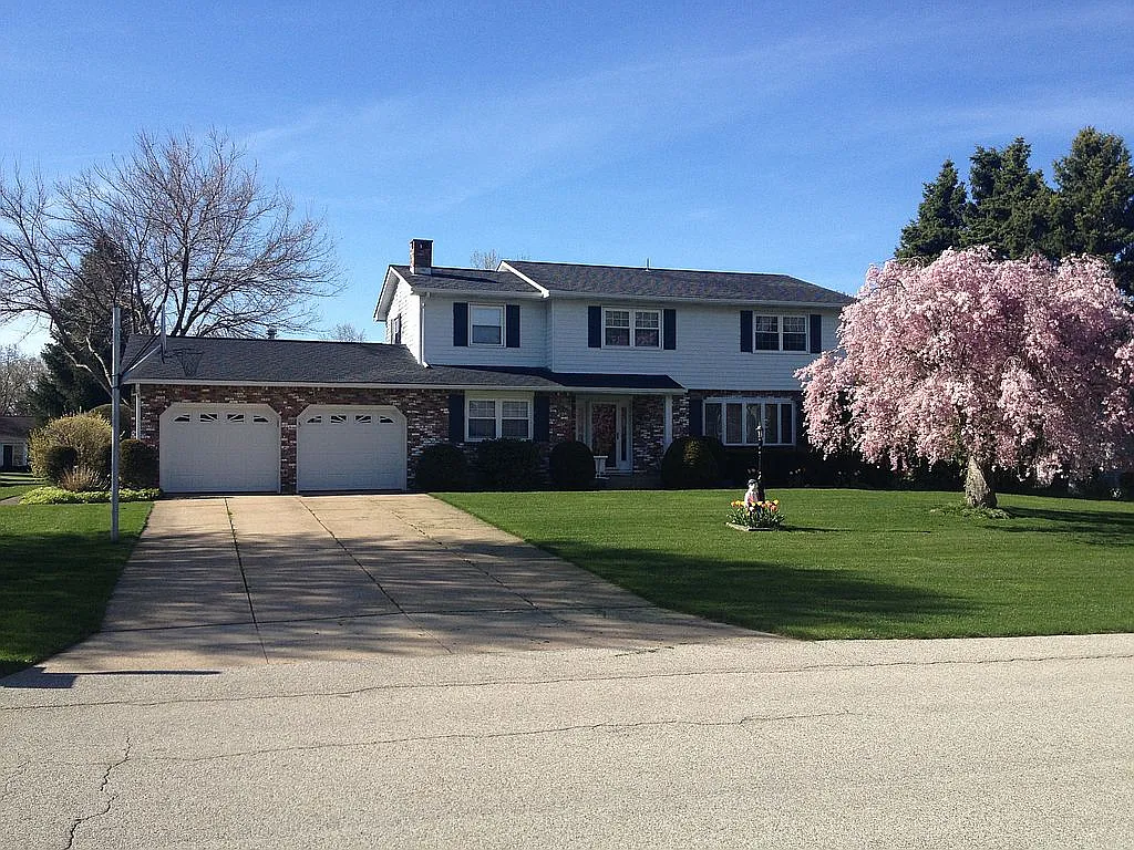 324 Stuart Way photo 1
