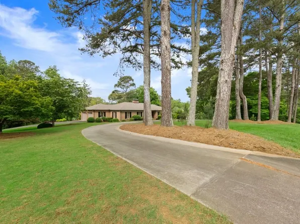 607 E Lake Dr, Gainesville, GA 30506