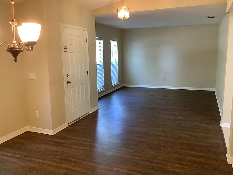 376 Johns Creek Pkwy — Photo 7