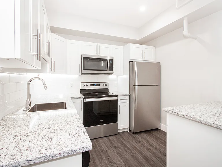 834 Grosvenor Ave #11 — Photo 4