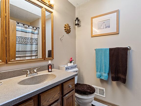 4th image of 15XX33 Columbia Ct