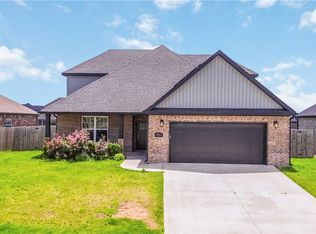 931 Skyline Loop, Centerton, AR 72719