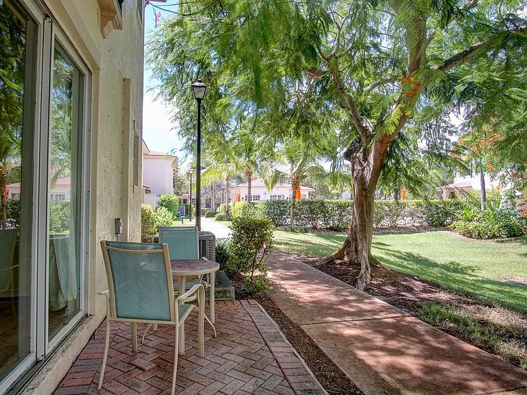 1020 E Longport Cir #Townhouse F2 — Photo 8