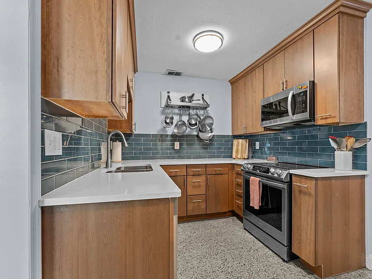 3910 W Vasconia St — Photo 5