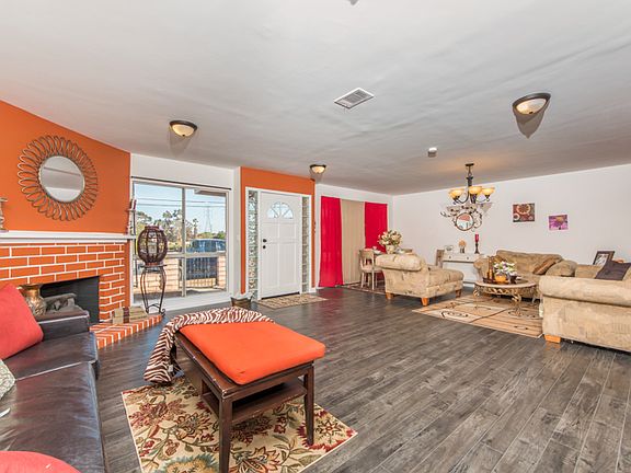 4th image of 14877 Chatsworth Dr